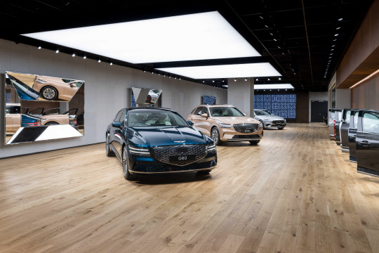 영국 런던 배터시 발전소 제네시스 스튜디오에 전시된 제네시스 모델. 제네시스 브랜드 제공